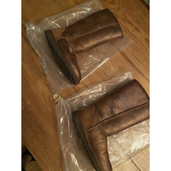UGG Australia Classic Tall Womens Size 6 EU 37 Bronze Gold Metallic 5823 - Picture 1 of 5